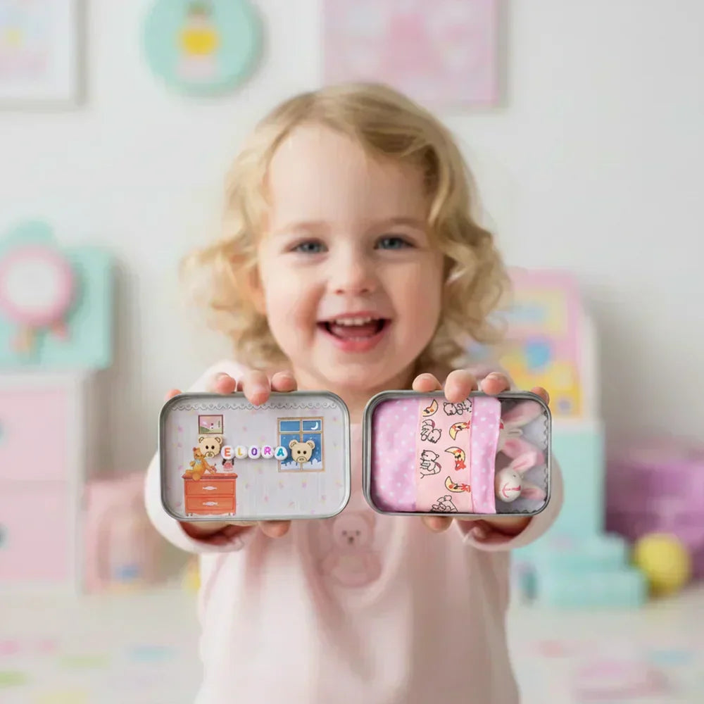 🔥 50% OFF! 🎁 Bunny Mummy & Baby Plush Pocket Tin – Handmade Easter Collectible with Cozy Blanket (Pink/Blue Ears) 🐇🎁